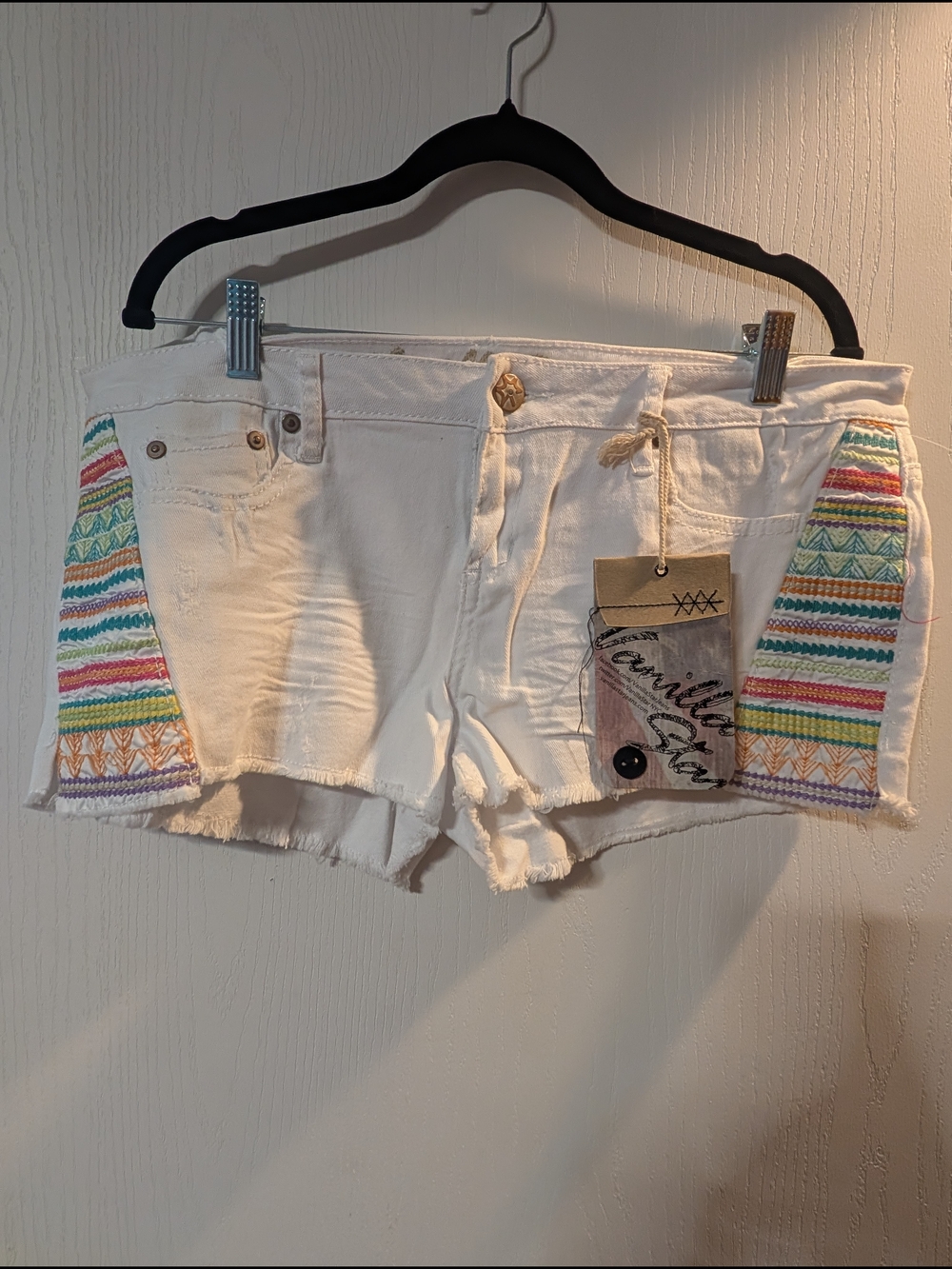 Vanilla Star White Denim Shorts with Multicolor Embroidered Panels (B124)